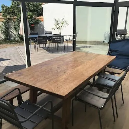 Maison De Vacances,l'epine, 4 Chambres, 8 Couchages *